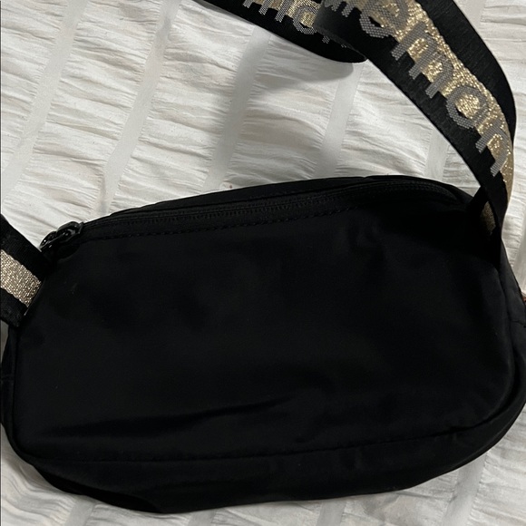 lululemon belt bag logo on strap Alpha Chi Omega Everywhere tuck the excess belt bag strap into the elastic loops. Everywhere Belt Bag 1L |